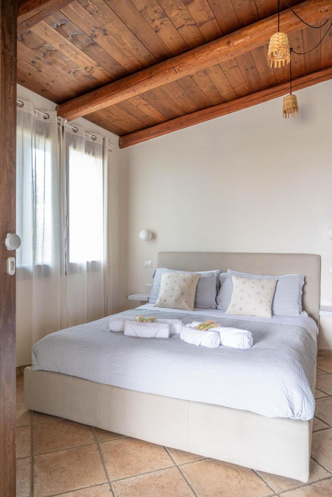La Botte E Il Vino Rooms Капотера Екстериор снимка